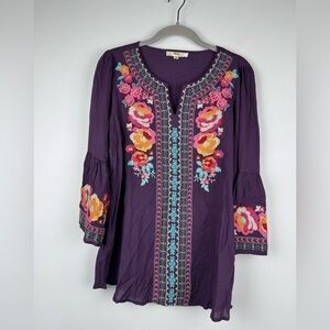 ANDREE by UNIT Purple Floral Embroidered 3/4 Bell Sleeve Split Neck Top Sz S